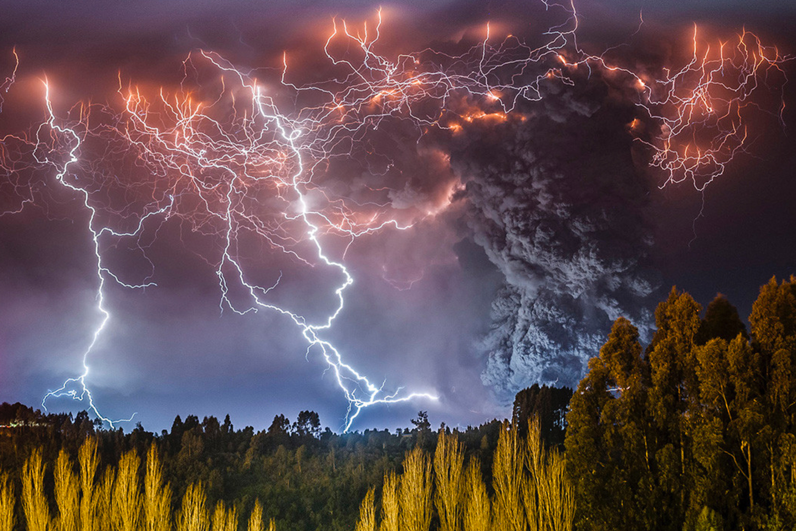 Stunning Photos Of Colossal Lightning In Massive Volcano Eruption