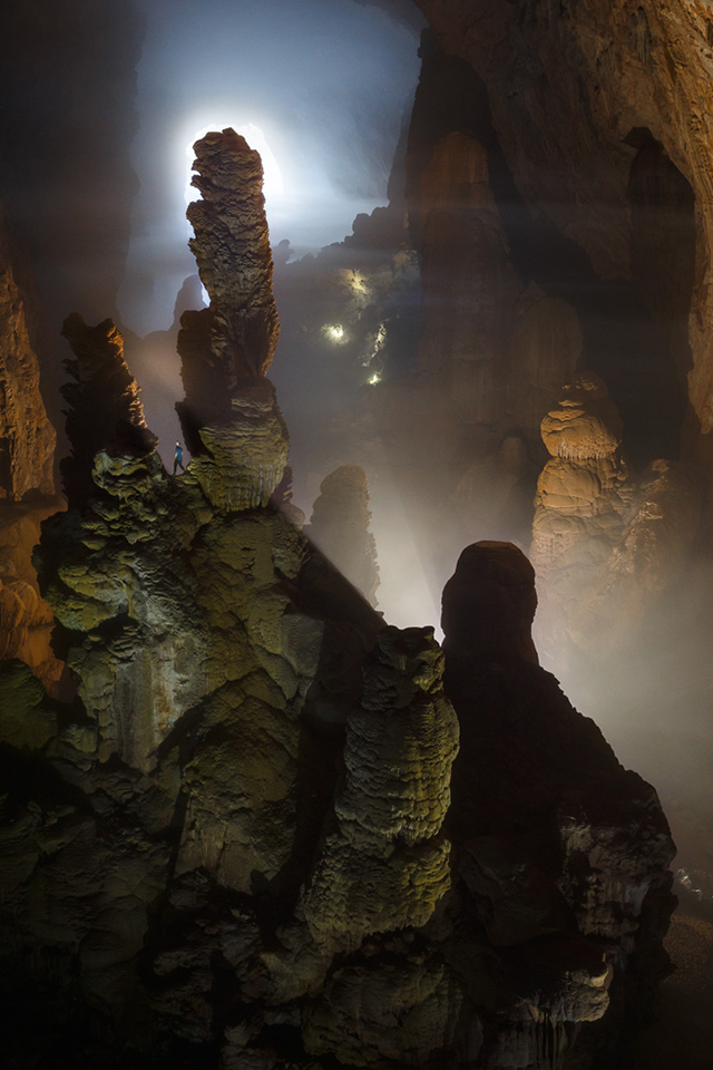 Otherworldly Photos Of The World’s Largest Cave Make Humans Seem Puny