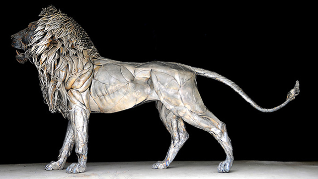Impressive Full-Scale Lion Made With 4000 Hand-Cut Metal Scraps