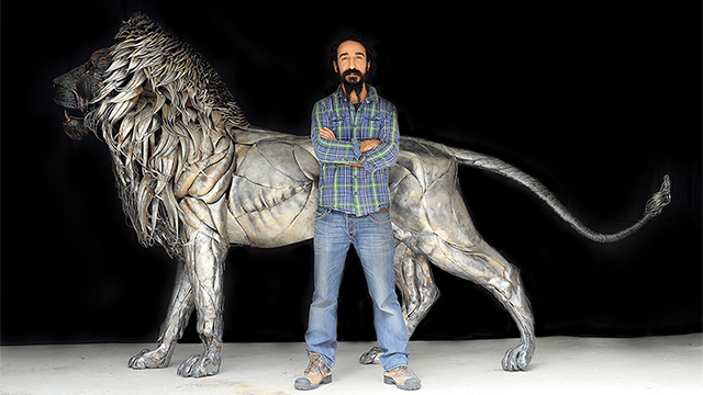 Impressive Full-Scale Lion Made With 4000 Hand-Cut Metal Scraps