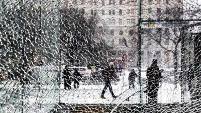 Snowblower Turns Fifth Ave Apple Store Glass Into Beautiful Painting
