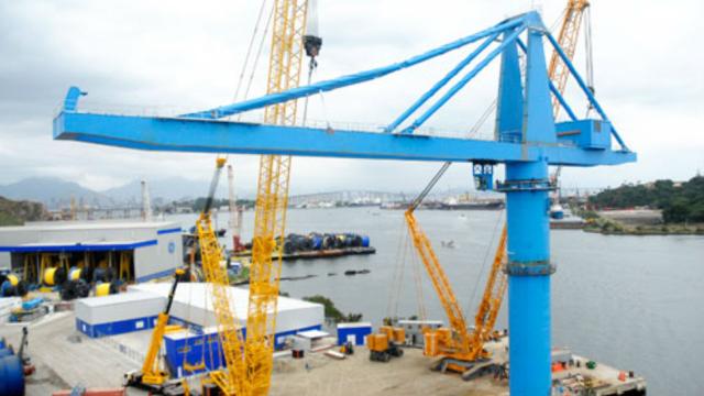 Monster Machines: The World’s Biggest Hammerhead Crane Can Lift An Entire 747