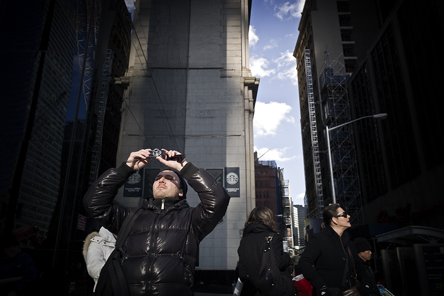 Photos Of Tourists Staring At The World Trade Center Are Weirdly Riveting