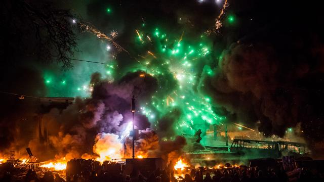 Spectacular Photos Of Fireworks Weaponry From The Ukraine Protests