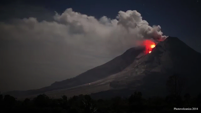 Spectacular Video Of The Sinabung Volcano Spitting Lava