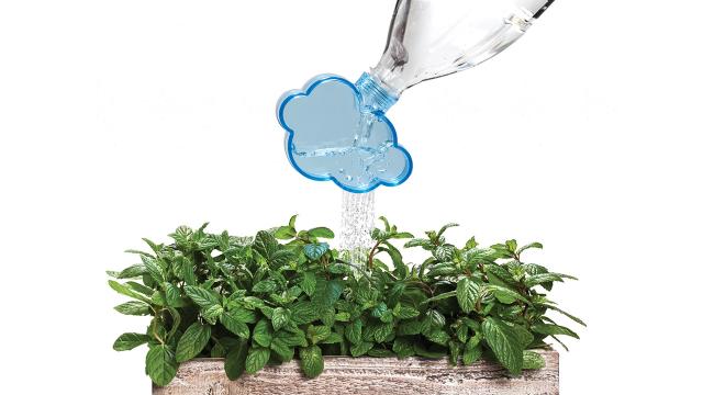 A Screw-On Cloud That Turns Plastic Bottles Into Watering Cans
