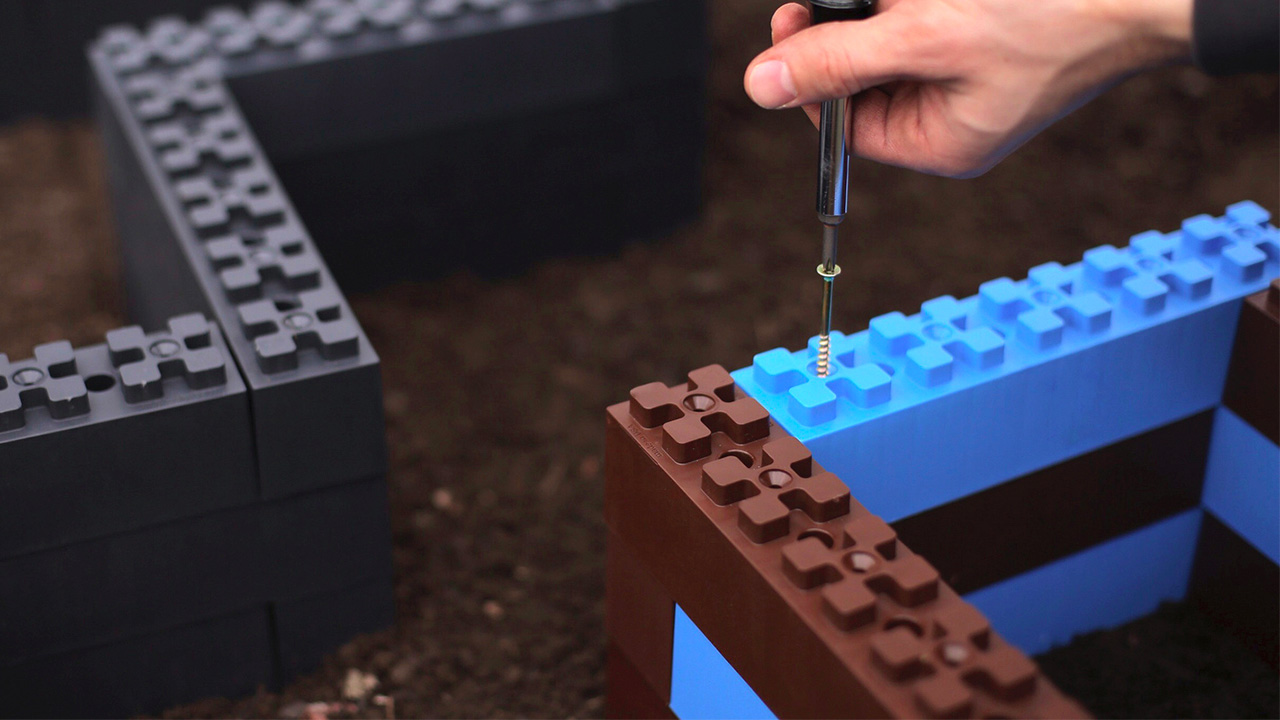 Build A Custom Garden Planter With These Lego-Like Blocks
