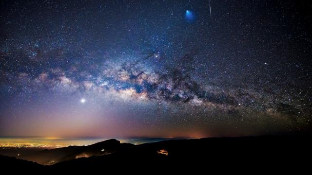 A Rocket, A Meteor And The Milky Way, All In One Overwhelming Image