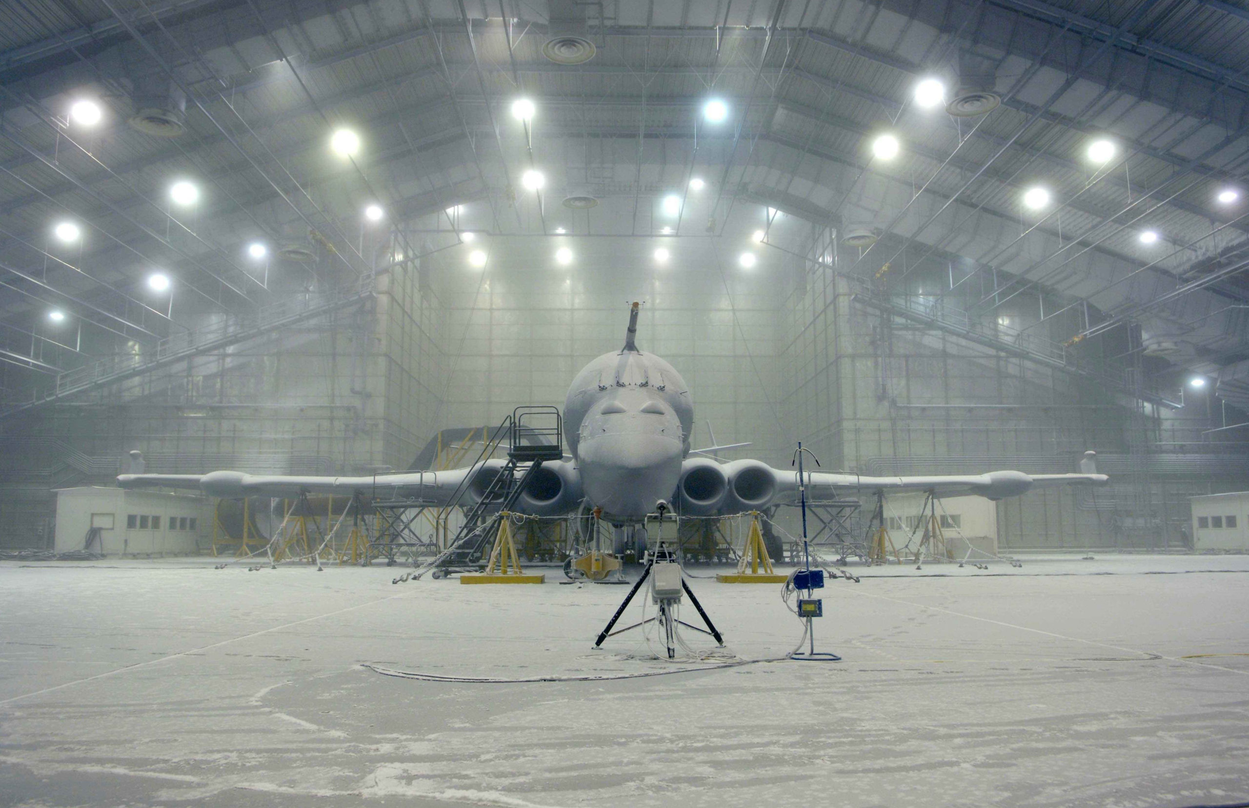 Inside The Military Lab Where They Freeze And Cook Entire Aeroplanes