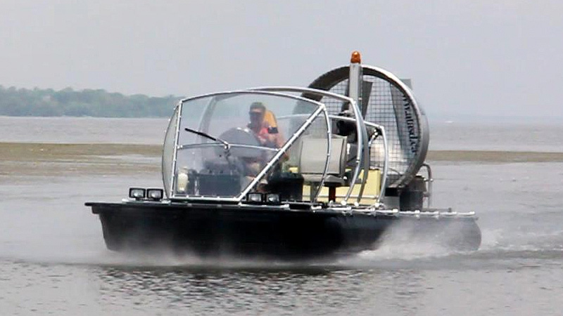 A Hovercraft That Isn’t Afraid Of Giant Waves