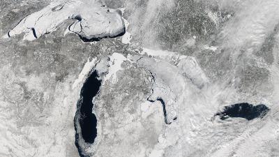 The Great Lakes Are Even More Beautiful When They’re Nearly Frozen Over