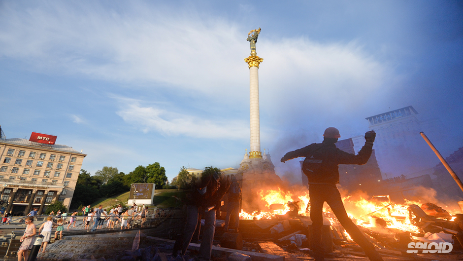 Photoshop Shows The Dramatic Difference Between Peace And War In Kiev
