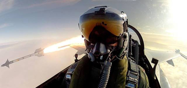 This Pilot Firing A Missile Is The Coolest Selfie Ever, Not The Oscars’