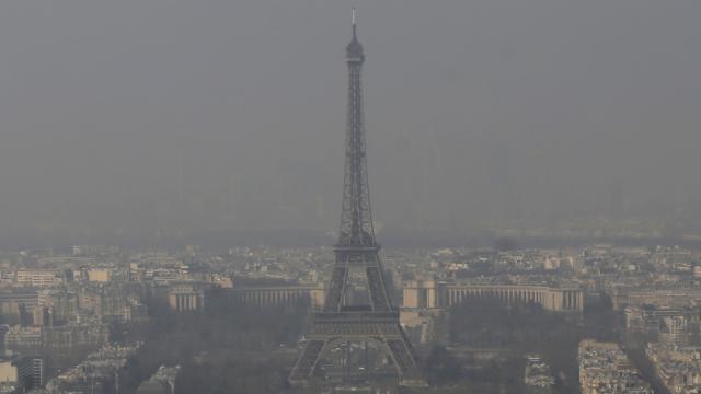 Paris’s Smog Has Gotten So Bad It’s Making Public Transportation Free