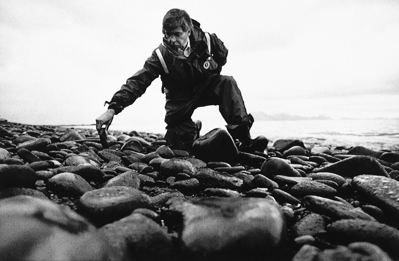Haunting Photos From The Exxon Valdez Oil Spill Catastrophe