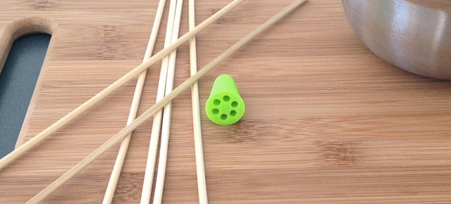 3D-Printed Adaptor Turns Bamboo Skewers Into An Easy-Clean Whisk