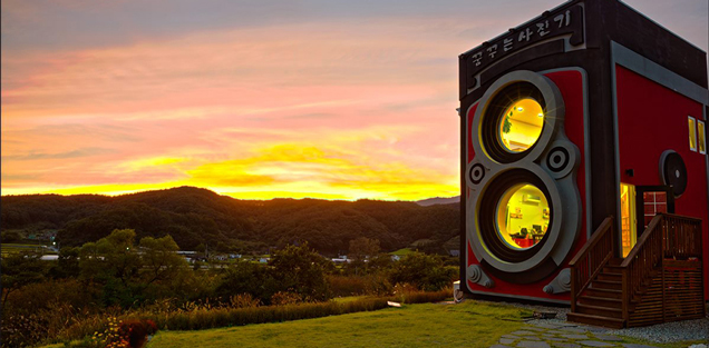 This Awesome Giant Camera May Look Fake, But It’s Actually A Café