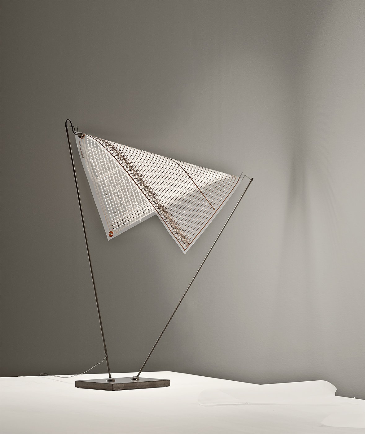 An LED Lamp That Floats Like A Sheet Of Paper