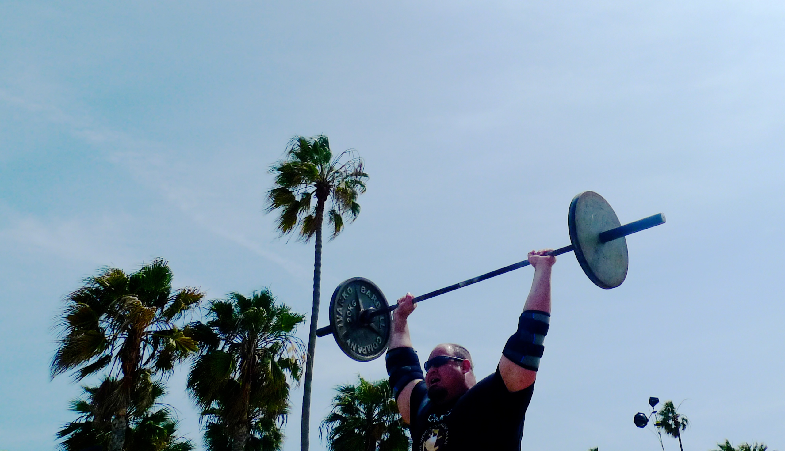 Fitmodo: A Day At Muscle Beach With The World’s Strongest Man