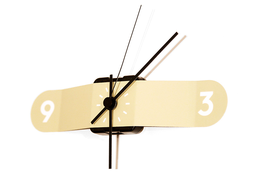 Skip The Nail Holes In Your Wall With This Sticker Clock