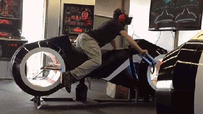 This Oculus Rift-Powered Light Cycle Sim Is The Ultimate Arcade Game