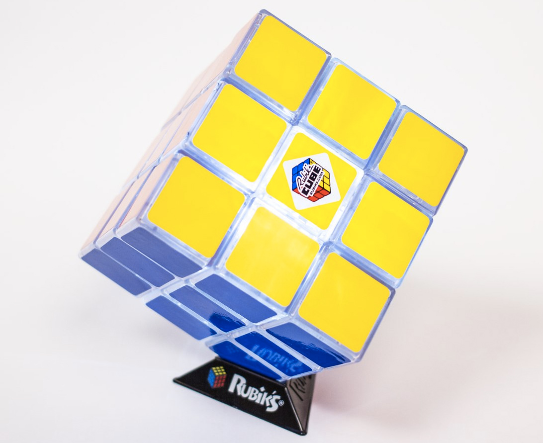 You Can Actually Solve This Working Rubik’s Cube Lamp