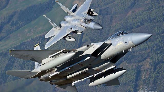 They May Seem Photoshopped, But These Two F-15 Eagles Are Real