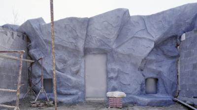 The Weird, Depressing Stage Sets That Zoos Build For Their Animals