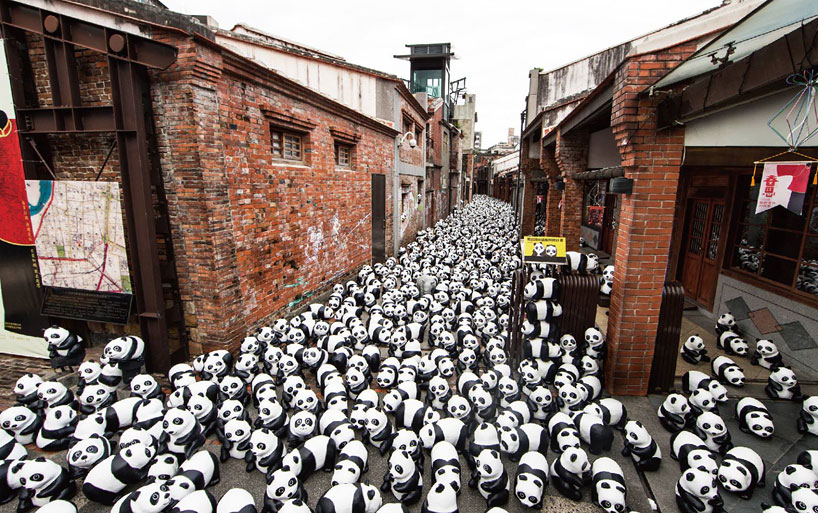 1600 Panda Bears Invade Hong Kong In Terrifying Cute Overload