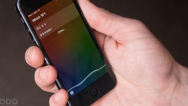Siri Exploit Lets Anyone Skip The Lockscreen To Text Or Call Contacts