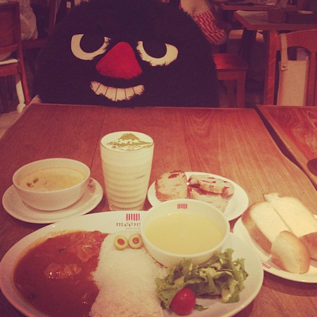 This Restaurant In Japan Gives Solo Diners Stuffed Animals For Company