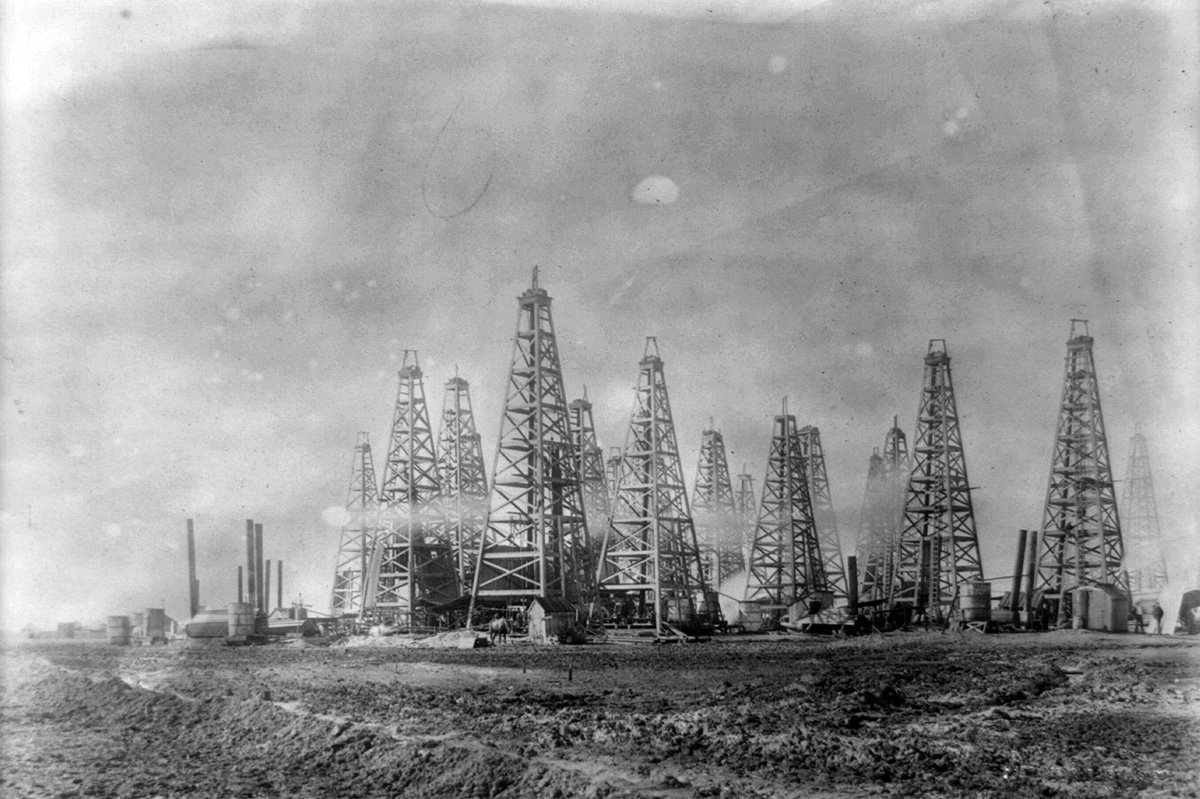 These Landscapes Covered In Oil Wells Are Like Huge Alien Cities