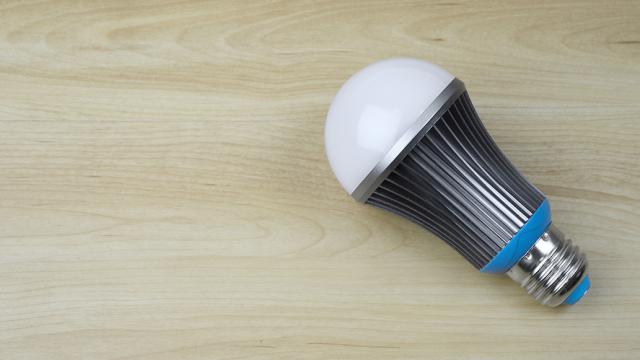 This Smart LED Bulb Will Lull You To Sleep By Mimicking The Sun