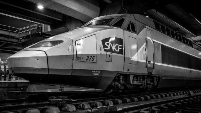 France Spent $20 Billion On Trains That Don’t Fit Its Stations