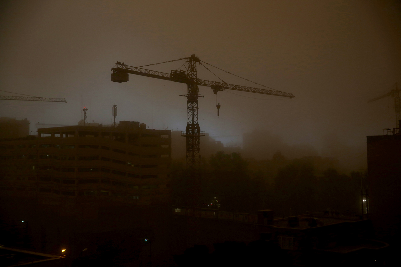 Mega-Sandstorm Turns Tehran Into Apocalyptic Landscape, Kills Four