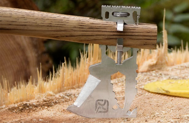 Turn Any Stick Into An Axe With This Multi-Tool Chopping Blade