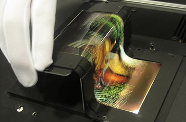 Folding OLED Displays Could Make A Bendy, Bright Kindle Someday