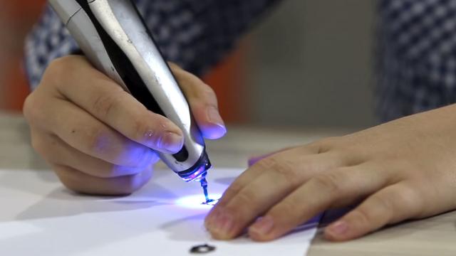 A 3D-Printing Pen That Uses UV Light Instead Of Dangerous Heat