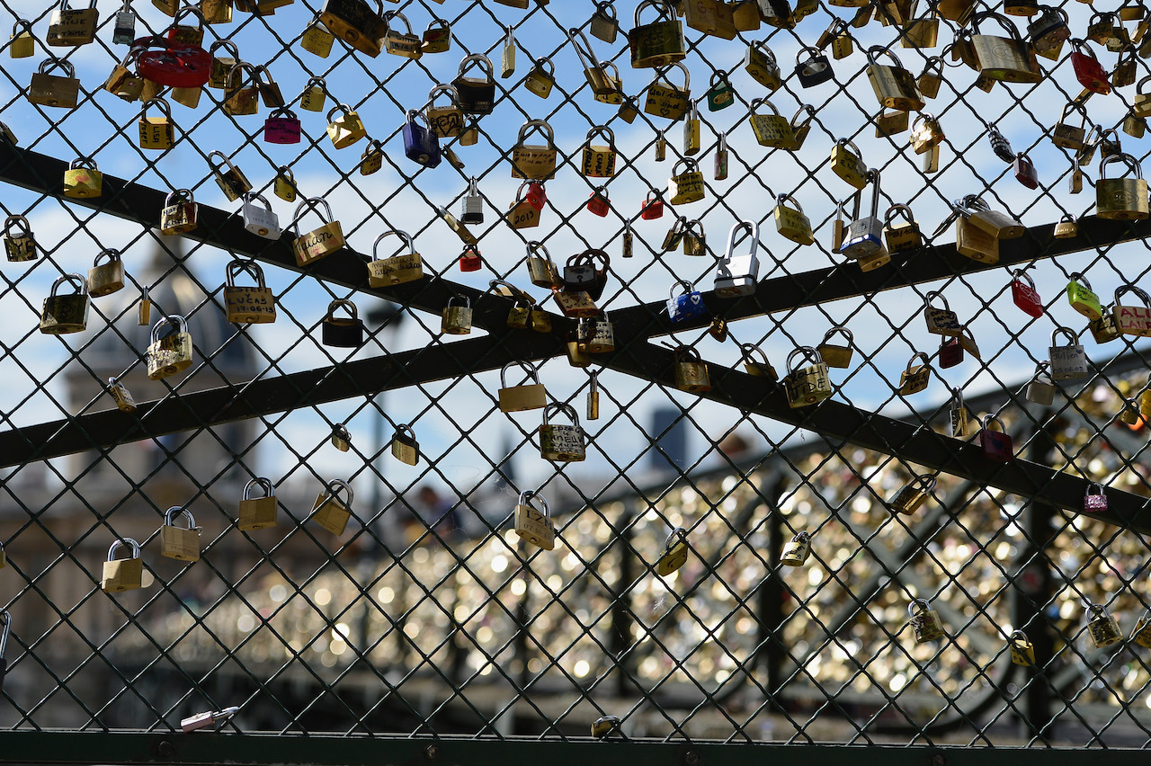 No, A Paris Bridge Did Not Collapse Under The Weight Of Its Love Locks