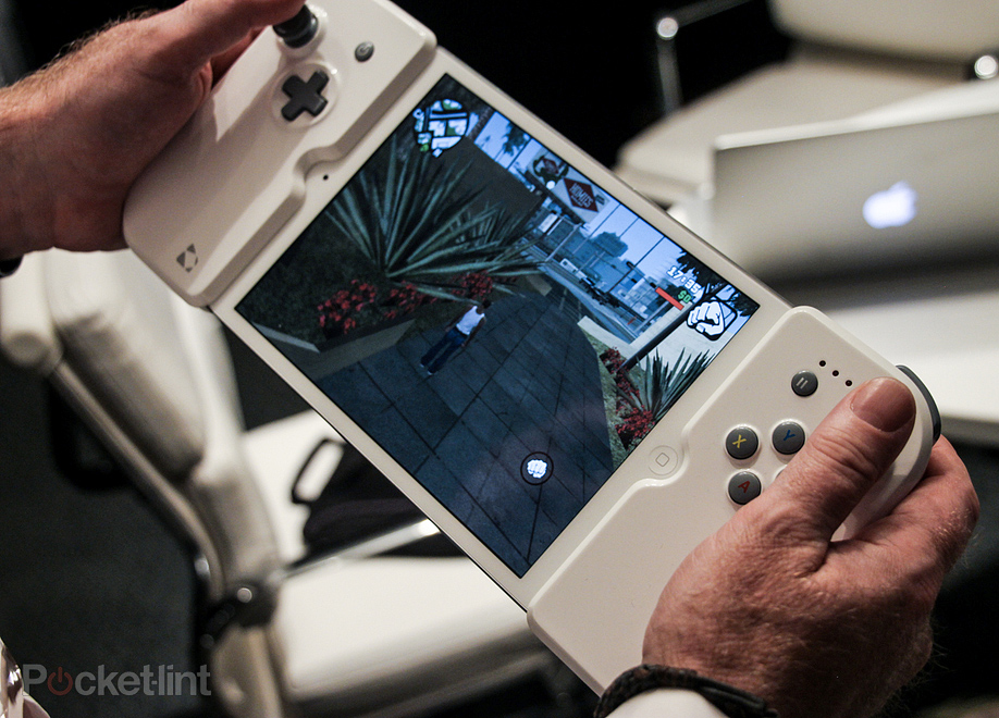 Clamp-On Controller Bolsters The iPad Mini’s Gaming Prowess
