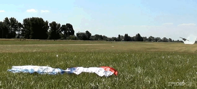 Crazy Pilot Scoops Objects Off The Ground With His Aeroplane’s Wing Tip