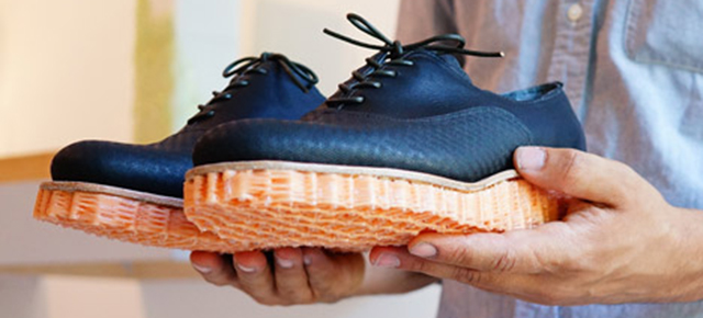 3D-Weaving Turns A Single Thread Into Shoe Soles And Stab-Proof Vests