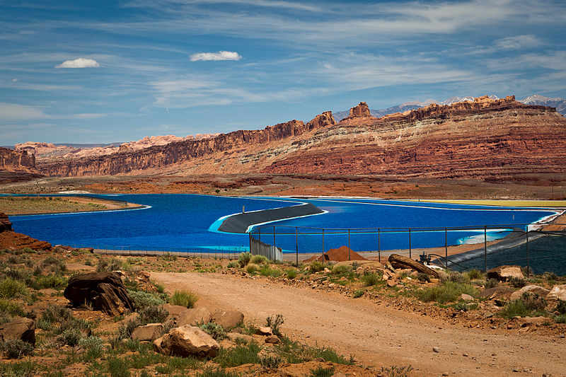Why There’s An Electric Blue Lake In The Middle Of This Desert