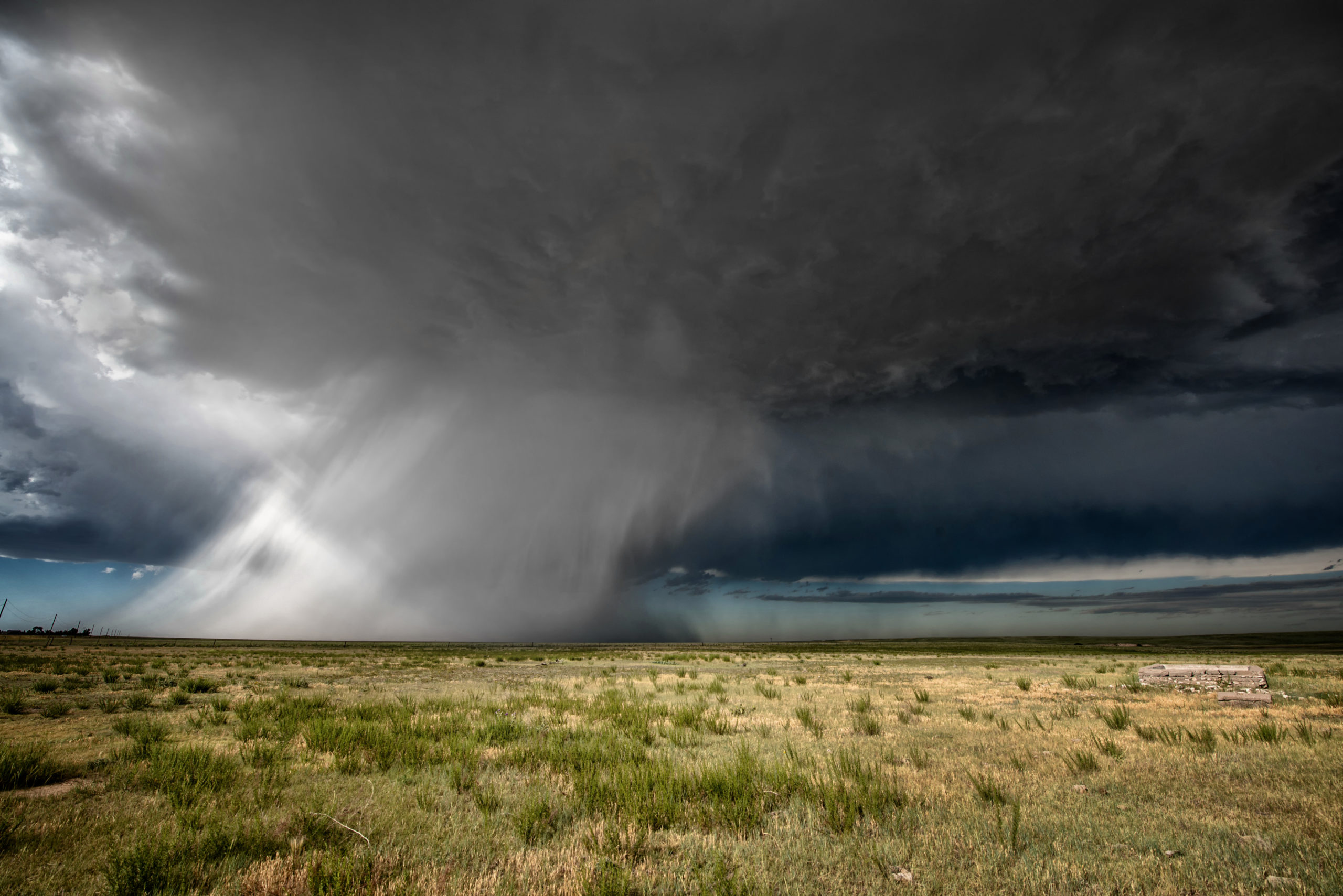 These Storm Photos Are So Perfect That They Feel Like Illustrations