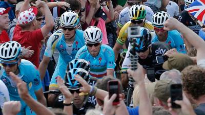 Stupid Tour De France Selfies Could Get Somebody Killed