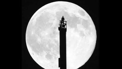 Spectacular Video Of The Supermoon From The World’s Tallest Building
