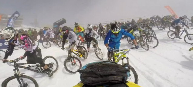 600 Mountain Bikers Descend At Once Down 2500m Snow-Covered Course