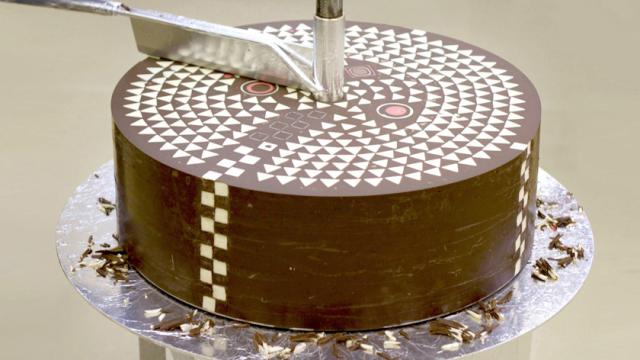 Huge Chocolate Mill Reveals Delicious Changing Geometry As You Shave It