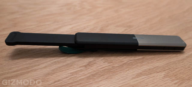 Using goTenna’s Pocket Antenna To Send Texts Without Mobile Service