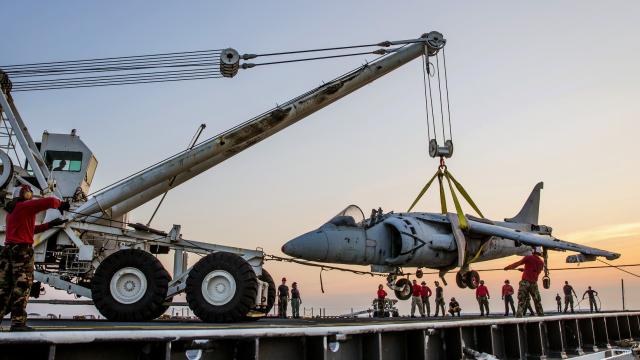 This Is How They Remove Crashed Airplanes Off An Aircraft Carrier Deck